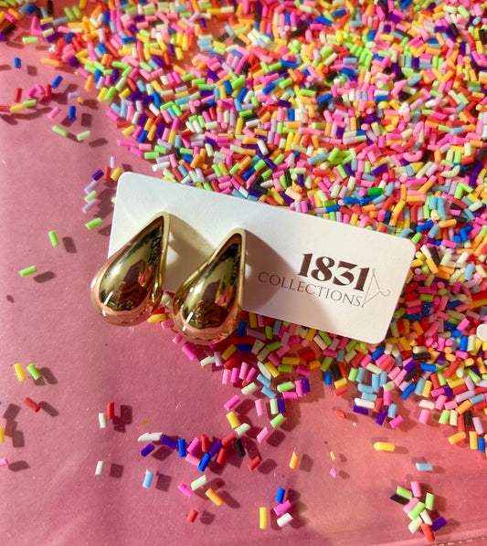 Medium gold teardrop earrings